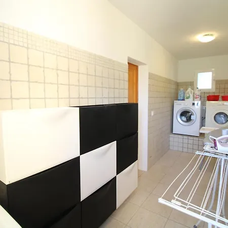 Gato Den Vives Holiday home *